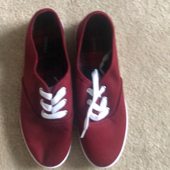Red Converse from Forever 21 - Picture 2 of 6